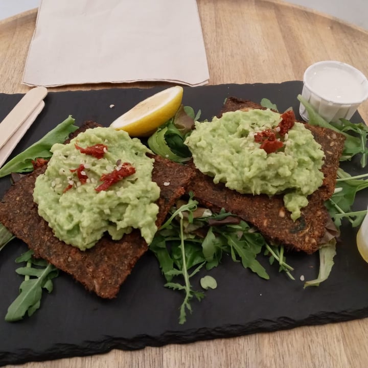 photo of #RAW VEGAN FIRENZE Avocado toast shared by @martimem on  03 Mar 2022 - review
