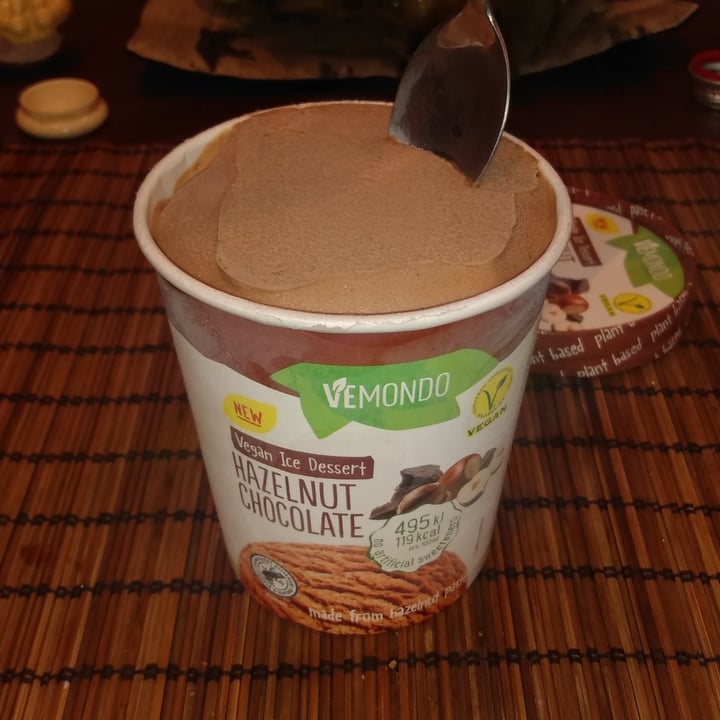 photo of Vemondo Vegan Ice Dessert Hazelnut Chocolate shared by @tggsk8 on  28 Apr 2022 - review