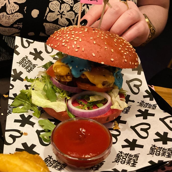 photo of Vegan Junk Food Bar Daddy Burger shared by @katelouisepowell on  03 May 2022 - review