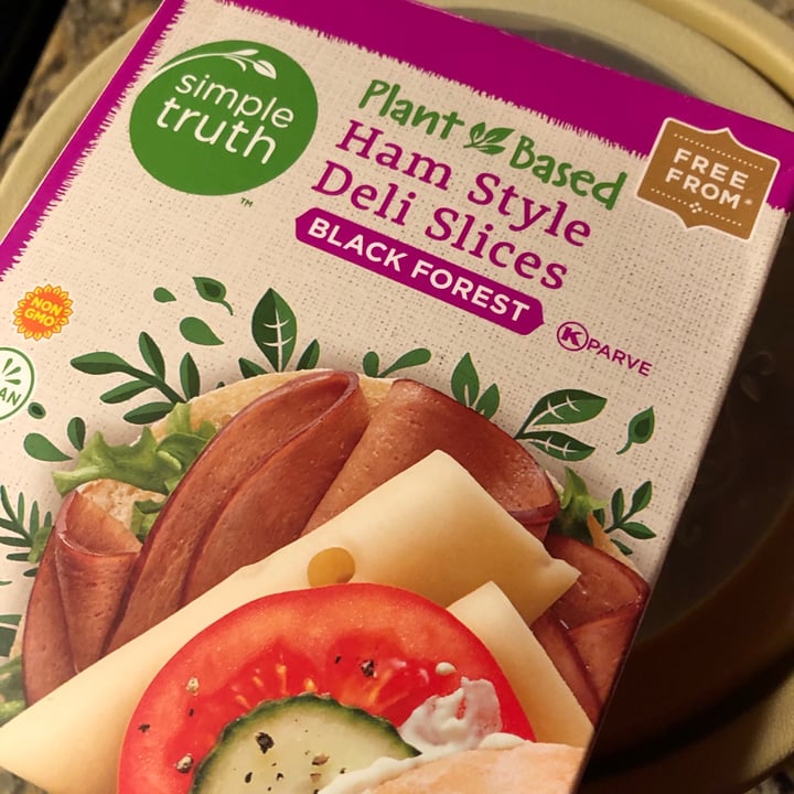 review photo of Simple Truth Plant Based Ham Style Deli Slices: Black Forest shared by @laurasainz on 18 Sep 2020 - review