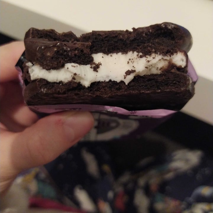 review photo of Un Rincón Vegano Alfajor Black Vainilla shared by @viqui17 on 23 Nov 2021 - review