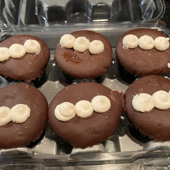 photo of Better Bites Bakery Lil’ Mo Mini-Cupcakes shared by @compassionatekisses on  29 Jun 2021 - review