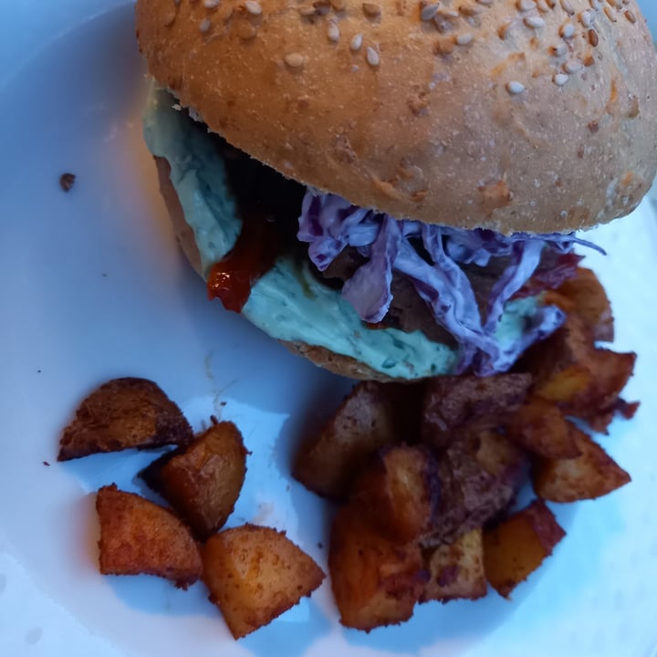 photo of Dulcamara Vegan Bakery & Bistrot Veg burger gourmet shared by @ariannarocco on  17 Sep 2022 - review