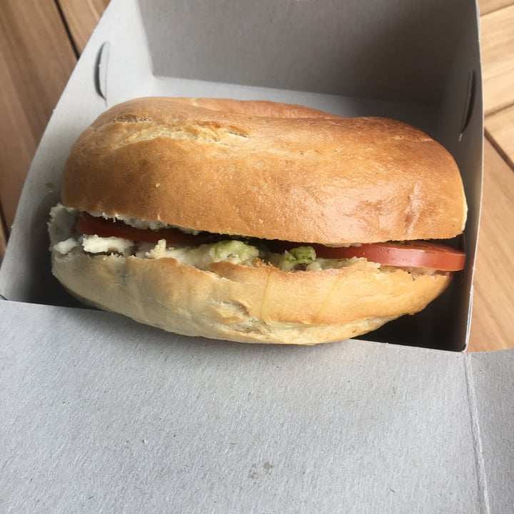 photo of Dolce Bakery Vegan Caprese Bagel shared by @magdawrpa on  13 Dec 2020 - review