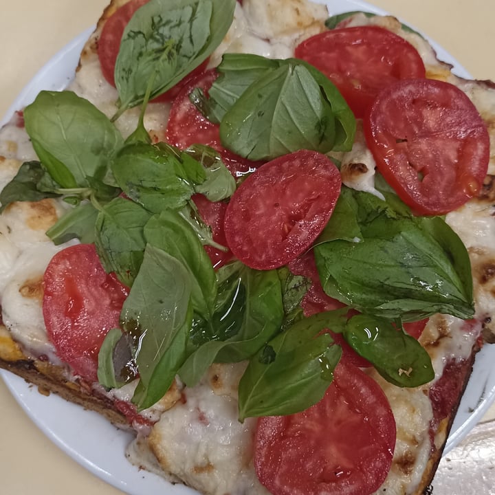 photo of Pizzería Güerrin Pizza Margarita vegana shared by @purpleveg on  06 Feb 2022 - review
