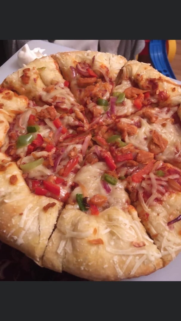 photo of Chicago Town Tomato Stuffed Crust Takeaway Sticky Bbq Jackfruit Pizza shared by @theratspyjamas on  20 Mar 2020 - review