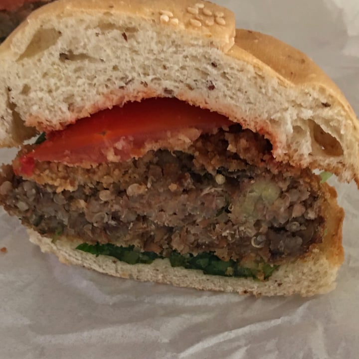 photo of Real Food Lentil Quinoa Croquette Burger shared by @5novegs on  02 Jul 2021 - review