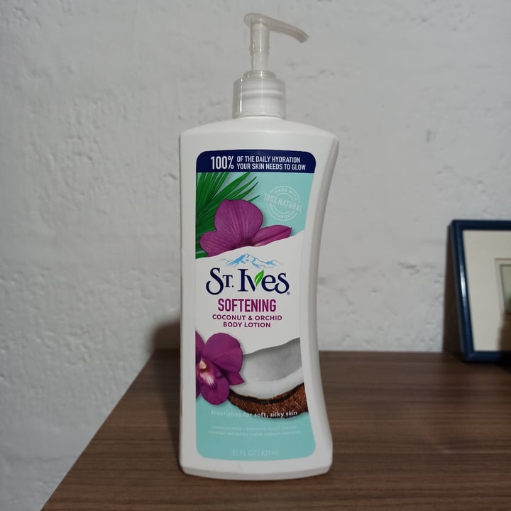 photo of St. Ives Crema corporal con Avena y Karite shared by @kerlyacinemod on  06 Oct 2020 - review