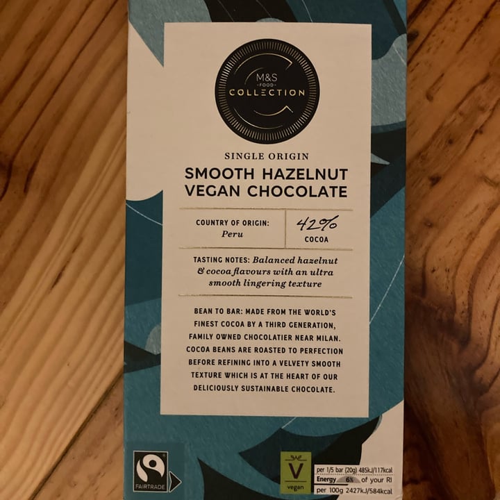 photo of Marks & Spencer Food (M&S) Smooth Hazelnut Vegan Chocolate shared by @rayray96 on  17 Dec 2022 - review
