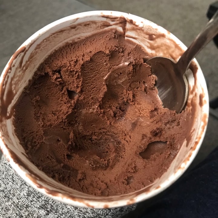 photo of Ben & Jerry's Chocolate Fudge Brownie Non-Dairy Ice Cream shared by @curvycarbivore on  07 Jul 2020 - review