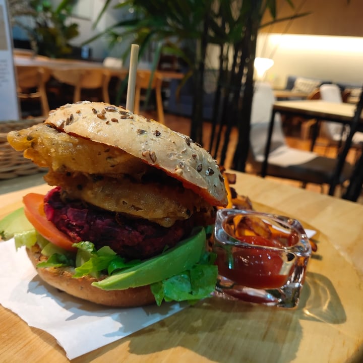 photo of Simply Good Food Beetroot Millet Burger shared by @stevenneoh on  24 Oct 2020 - review