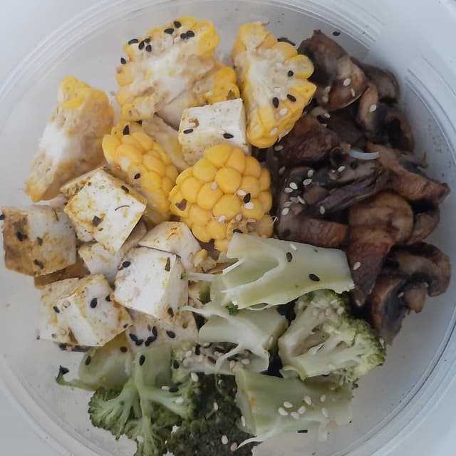 Photo of the dish “Bowl de tofu y choclo asado”