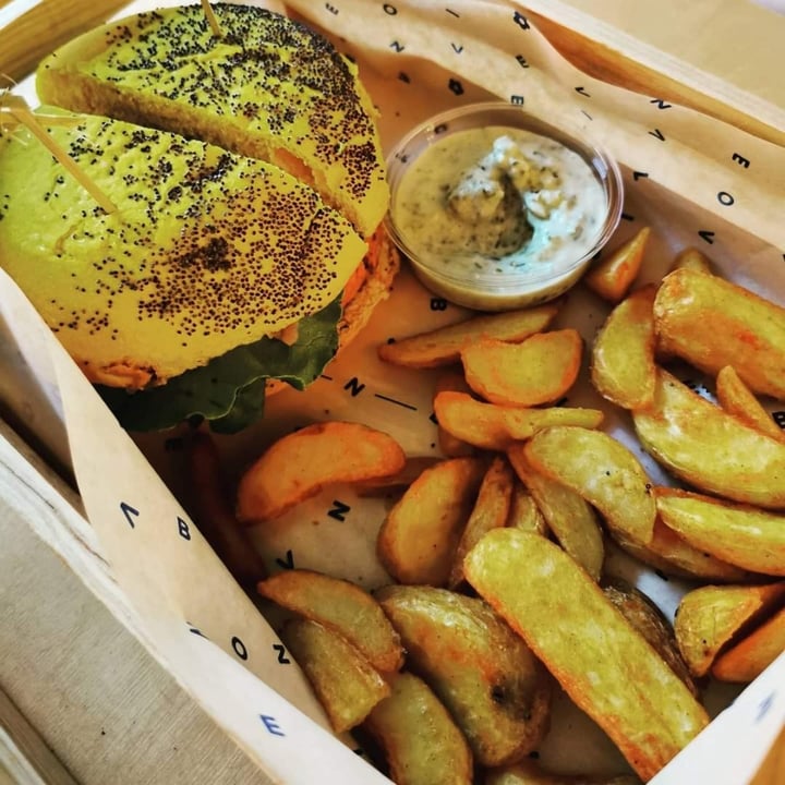 review photo of Flower Burger Funky cecio shared by @ceciliafranchi on 24 Apr 2022 - review