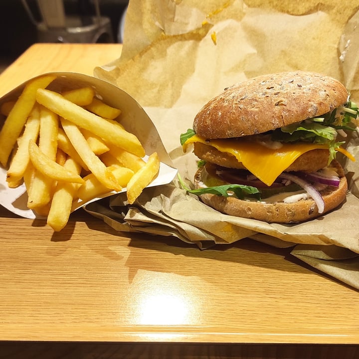 photo of Super Vegan Chickn burger shared by @elur on  24 Mar 2022 - review