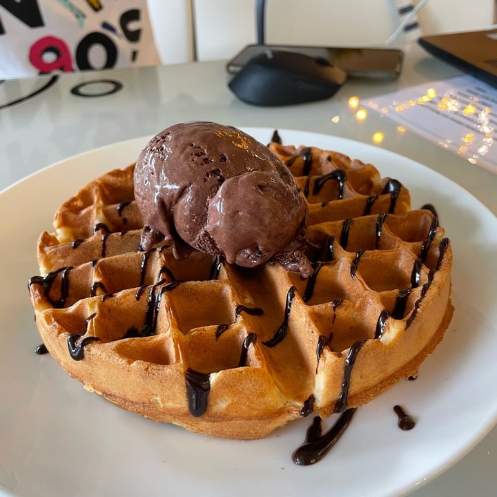 review photo of Mong Cha Cha Cafe 梦茶茶 Bamnut Waffle with vegan Cheese shared by @kimjongquiche on 11 Feb 2022 - review