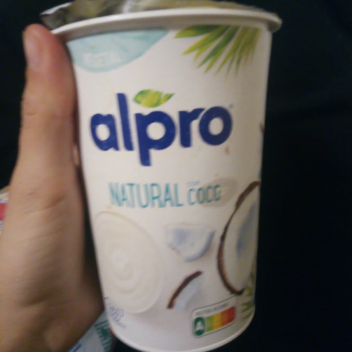 photo of Alpro Natural Con Coco Yogurt shared by @maddiurkijo on  17 May 2022 - review