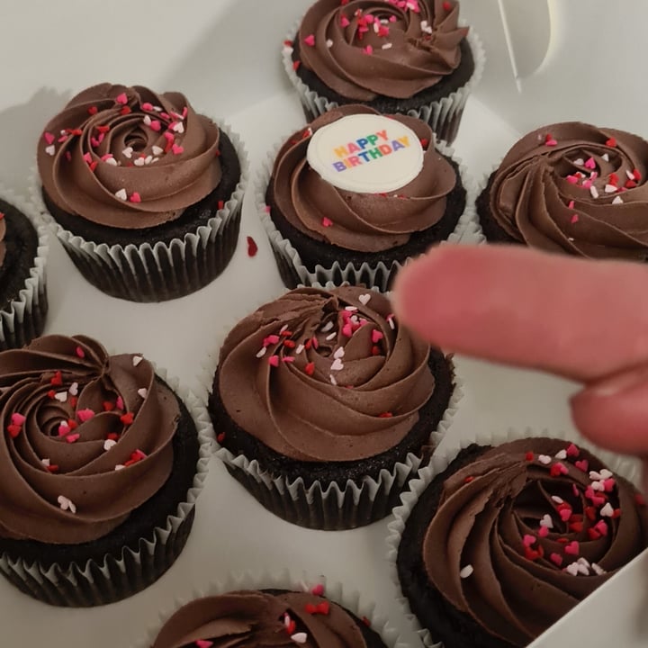 review photo of Cupcakes by Paolo Vegan Cupcakes shared by @amandaabdo on 17 Sep 2021 - review