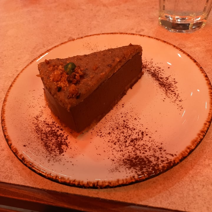 review photo of Naked and Sated pastel vegano de chocolate y caramelo salado de anacardos shared by @ixb on 15 Jun 2022 - review