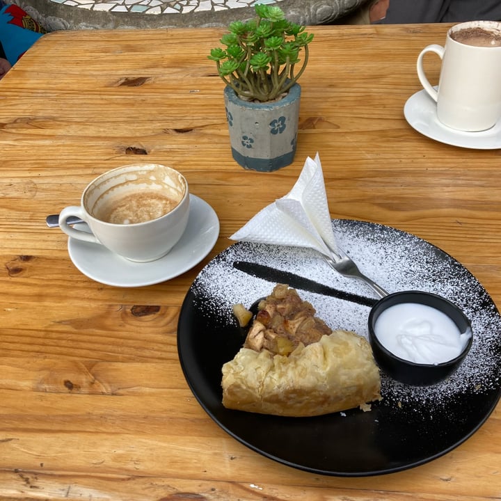 photo of Pure Café Apple Pie shared by @ilonabierbooms on  14 May 2022 - review