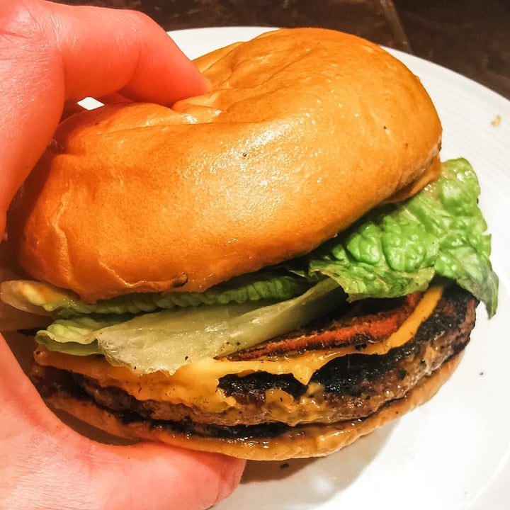 photo of Veganarie - Resto Végan Vegan Bacon Cheeseburger shared by @nancytigress on  11 Dec 2022 - review