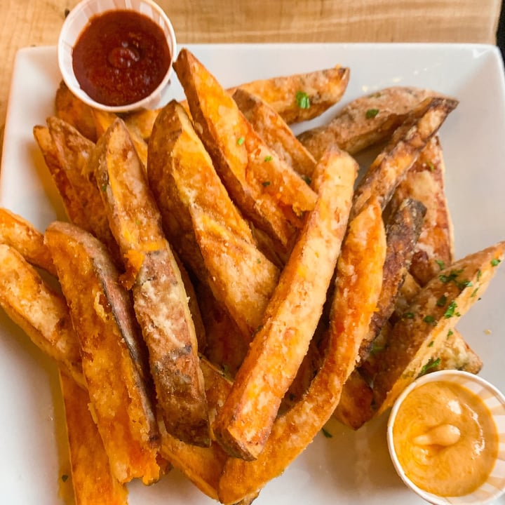 photo of ION Restaurant, It's Only Natural Sweet Potato Fries shared by @jordaneatsplants on  15 Feb 2021 - review