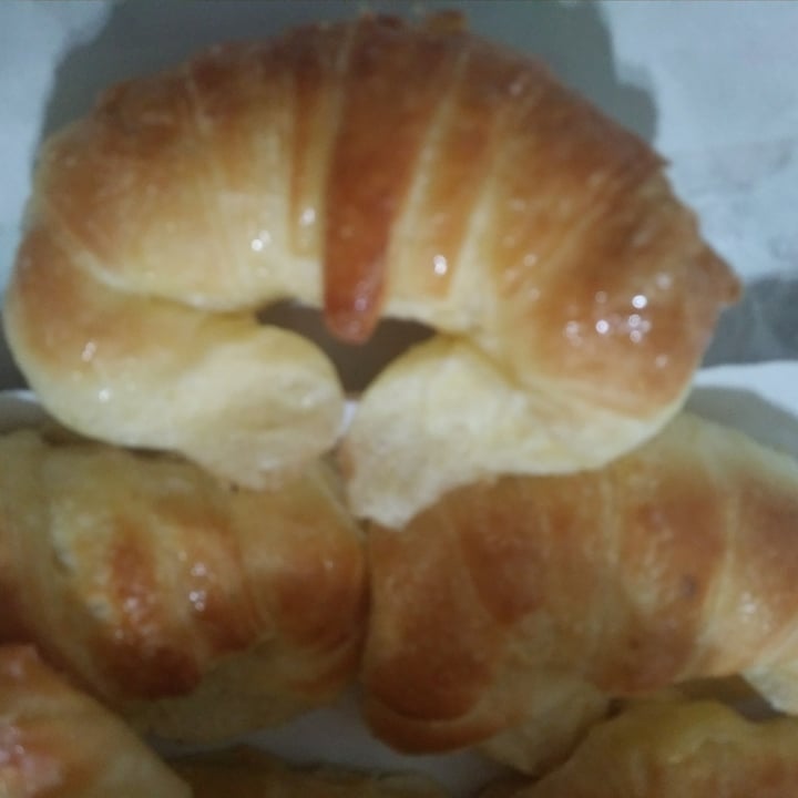 photo of Panaderia Sweet Medialunas dulces shared by @brendaflowers on  11 Jun 2020 - review