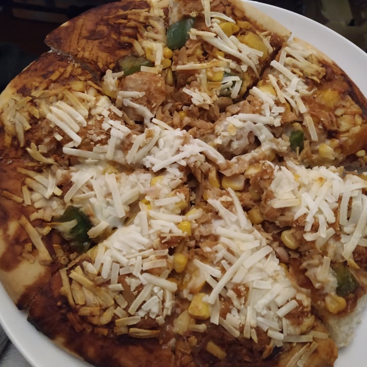 photo of ASDA BBQ jackfruit vegan pizza shared by @catsronaut on  19 Feb 2021 - review