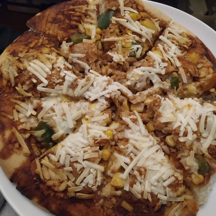 review photo of ASDA BBQ jackfruit vegan pizza shared by @catsronaut on 19 Feb 2021 - review