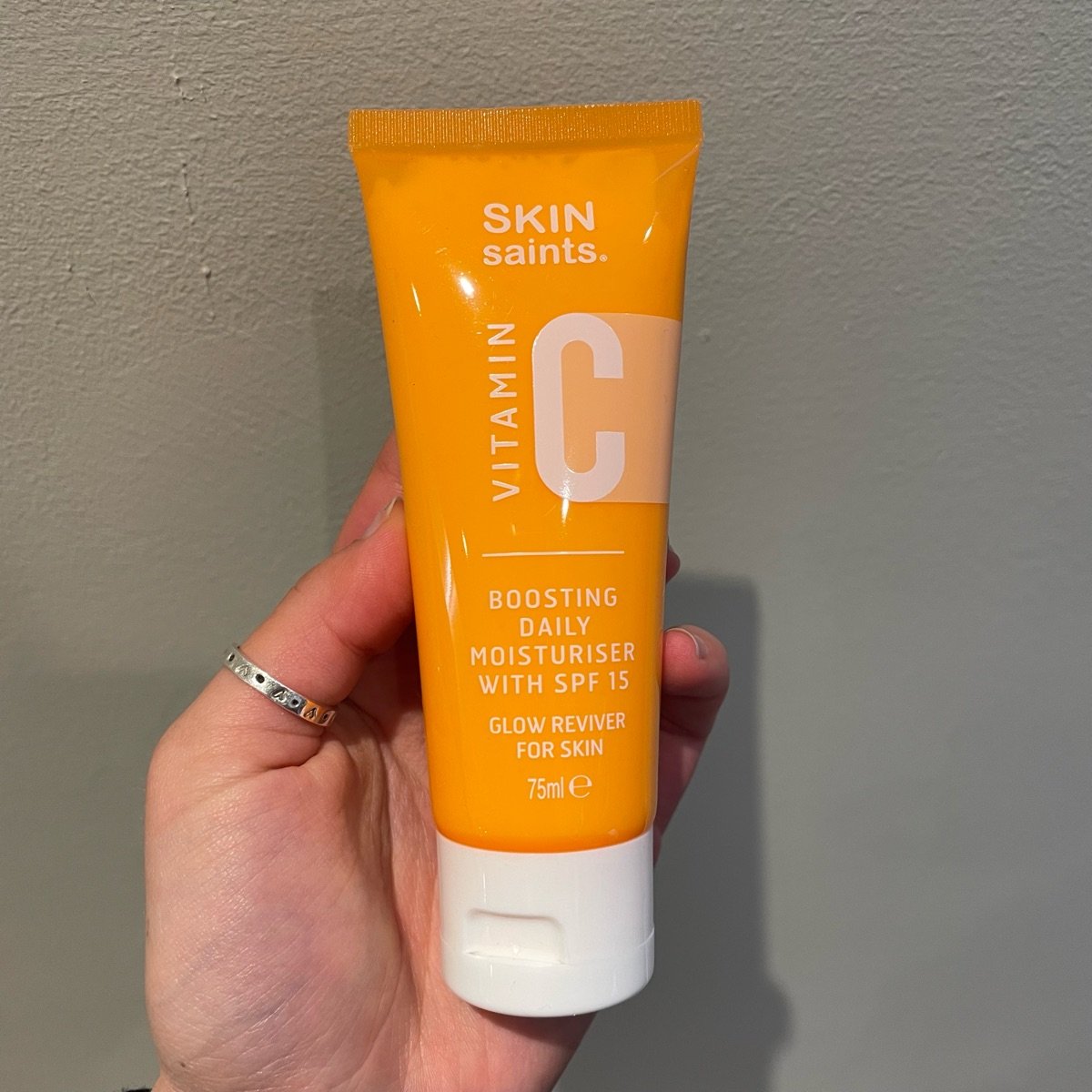 Skin saints Vitamin C Boosting Daily Moisturiser with SPF 15 Reviews