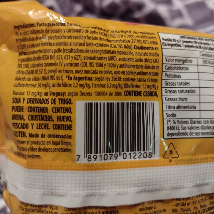 photo of Nissin Noodles sabor pollo shared by @jazluve on  29 Apr 2021 - review