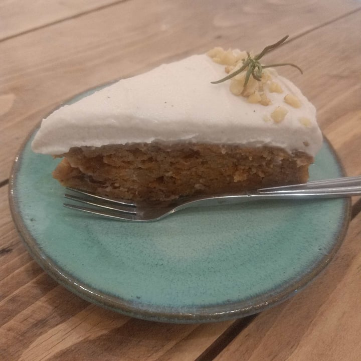 photo of Lá Studio Carrot cake shared by @conjuringwanderlust on  30 Dec 2020 - review