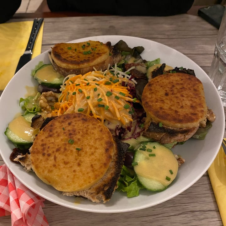 photo of Le Potager du Marais Grilled Cheese Salad shared by @ohbrie on  14 Oct 2022 - review