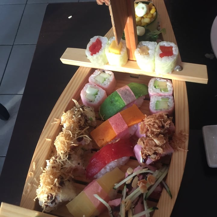 photo of Asia Fusion Sushi Barca mix per 1 persona Vegan shared by @frasabb on  11 Mar 2022 - review