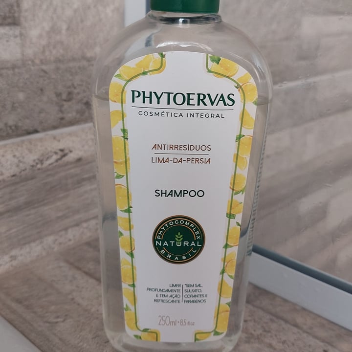 photo of Phytoervas Shampoo Antirresíduos Lima-da-pérsia shared by @ivanabiason on  04 Jul 2022 - review