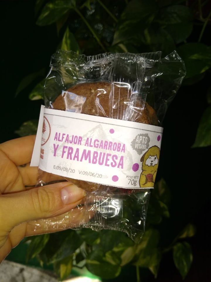 photo of Kiwicha Alfajor de algarroba frambuesa shared by @jessilva on  19 Apr 2020 - review