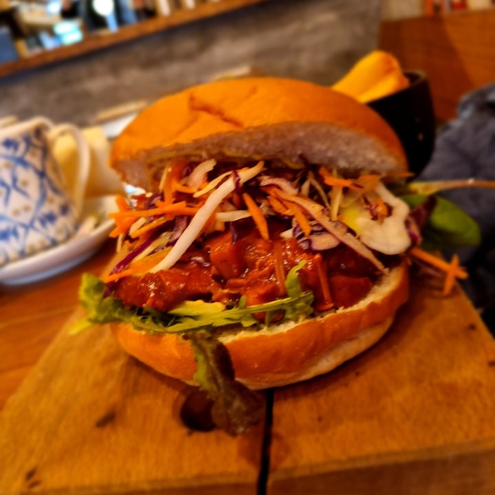 review photo of SOIL VEGAN CAFE Pulled BBQ Burger shared by @plantbasedtherapist on 14 Oct 2022 - review