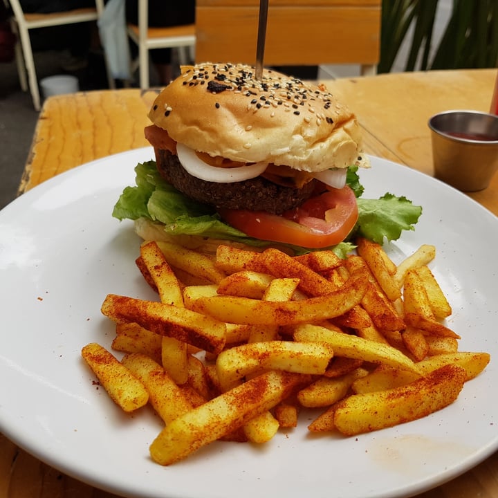 photo of Vegamo MX Cheeseburger shared by @veganintheworld on  06 Apr 2021 - review