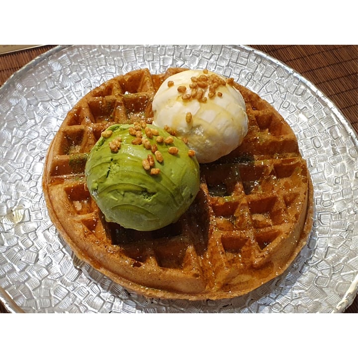 photo of Hvala Keong Saik Waffles with Matcha Gelato shared by @shengasaurus on  21 Oct 2020 - review
