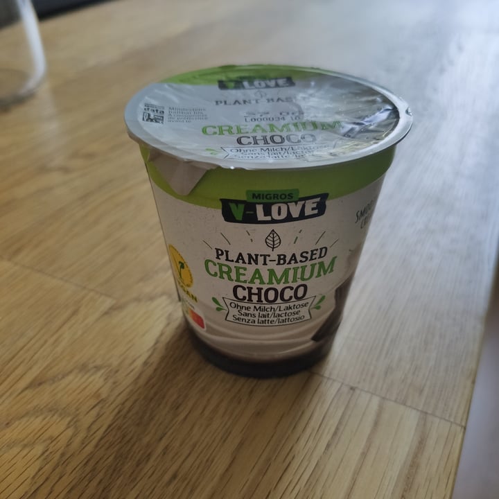 photo of Migros V-Love Plant-based Cremium Choco shared by @gandalfra on  17 Jun 2022 - review
