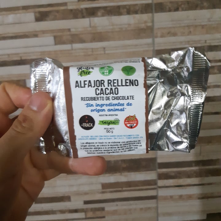photo of On Track Alfajor Relleno Cacao shared by @nahuelyuge on  08 Apr 2021 - review