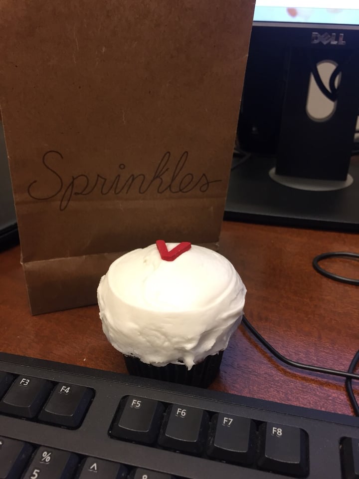 review photo of Sprinkles Cupcakes Vegan Red Velvet Cupcake shared by @kristal319 on 22 May 2019 - review