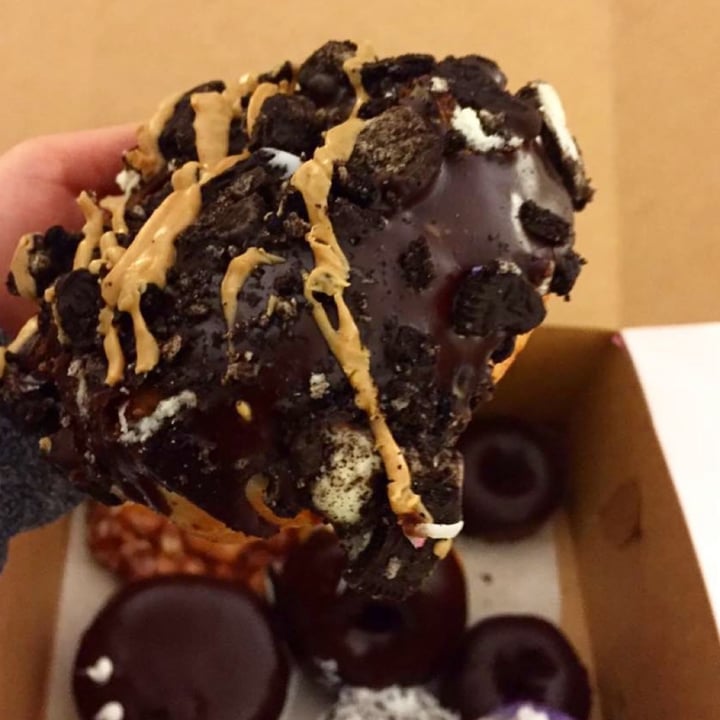 photo of Voodoo Doughnut Oreo Cookie Donut shared by @karenalba on  23 Apr 2022 - review