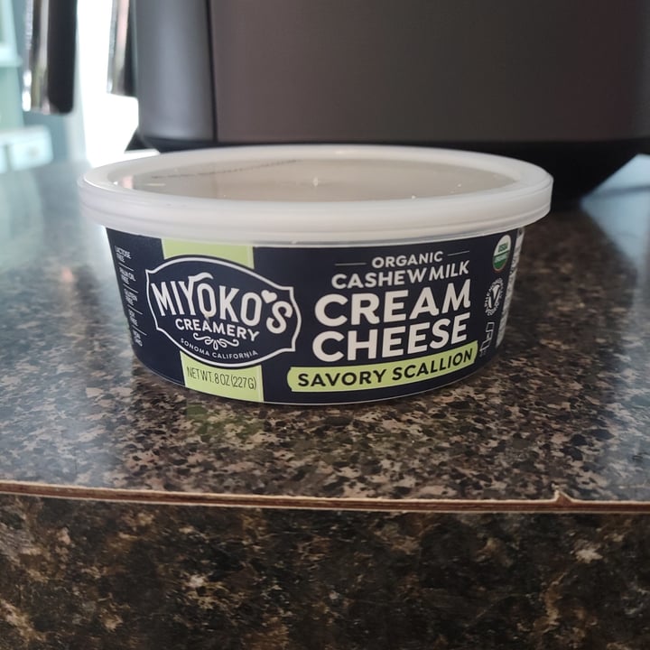 photo of Miyoko's Creamery Cashew Milk Cream Cheese shared by @jenam91 on  10 Dec 2022 - review