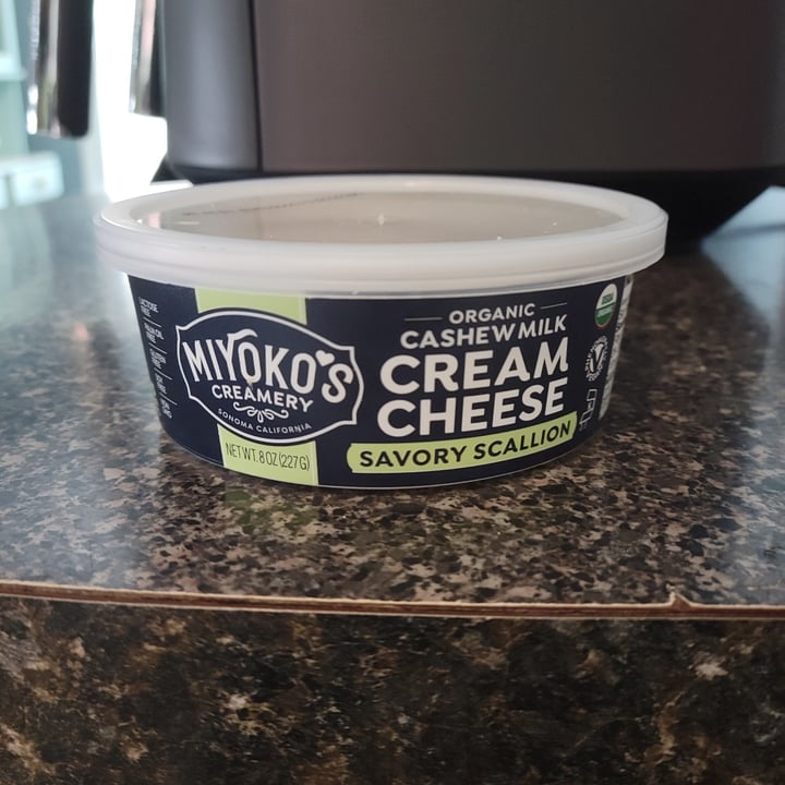 review photo of Miyoko's Creamery Cashew Milk Cream Cheese shared by @jenam91 on 10 Dec 2022 - review