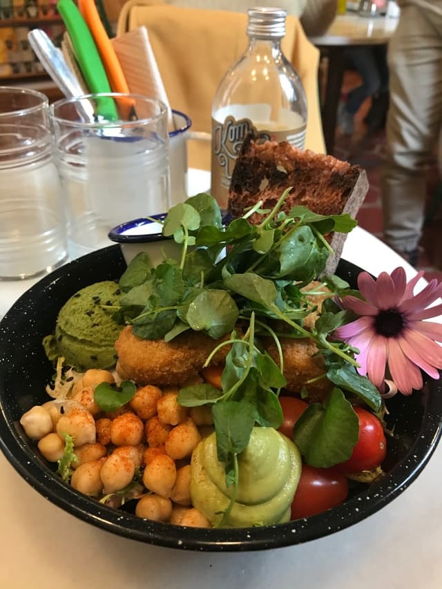 菜肴“Poke Bowl”的照片