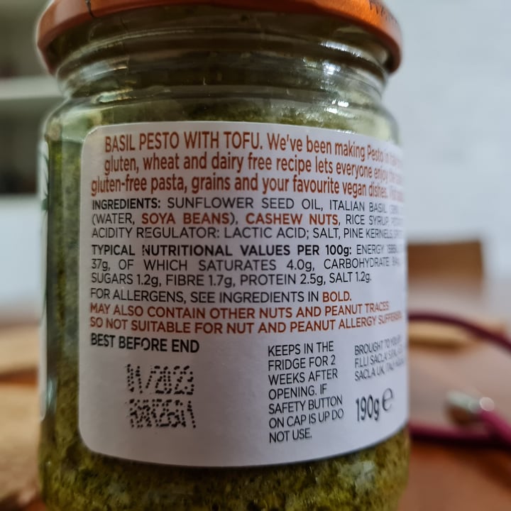 photo of Sacla' Vegan Basil Pesto shared by @puipeegs on  29 Apr 2021 - review