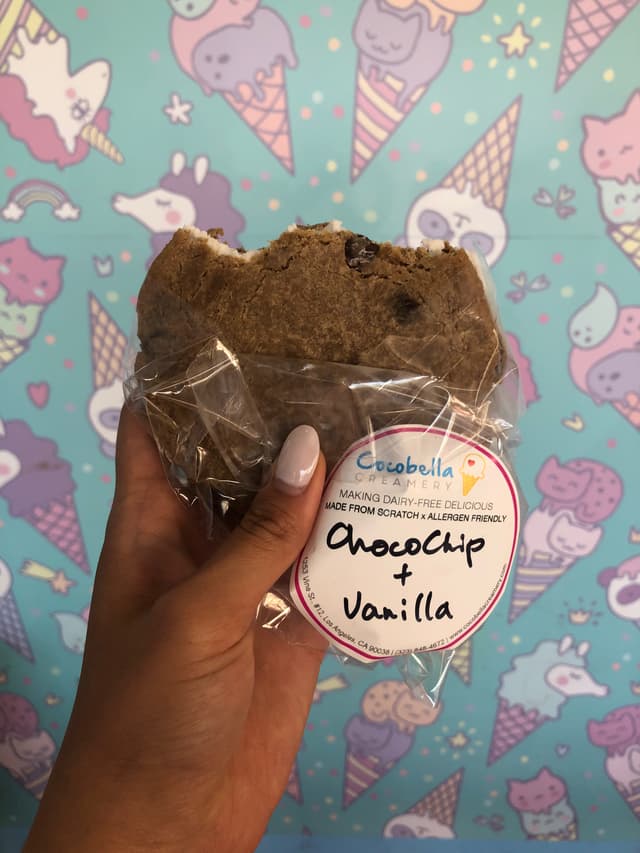 Foto do prato “Chocolate Chip Vanilla Ice-cream Sandwich”