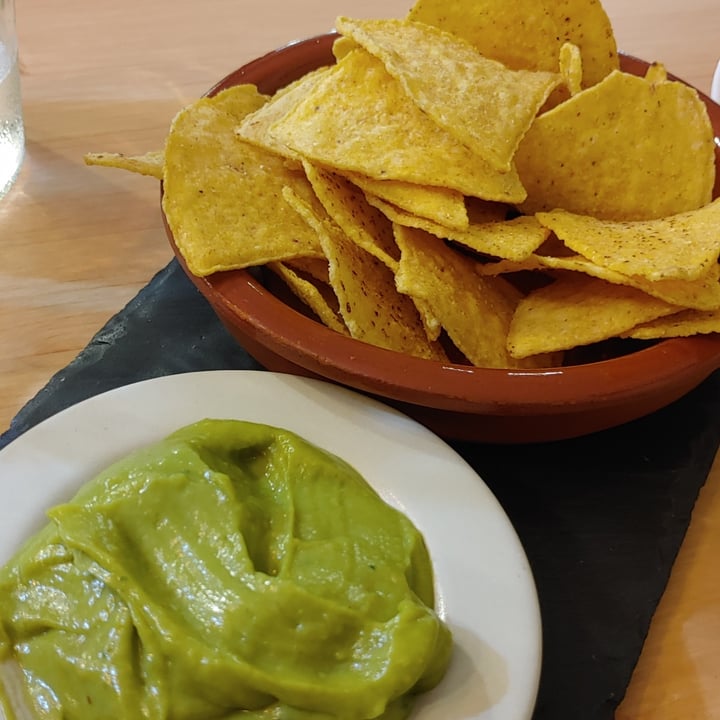 photo of Bioloco Nachos con guacamole shared by @luavilchez on  13 Oct 2020 - review