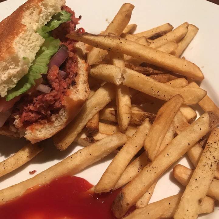 photo of TGI Fridays Impossible Burger shared by @madisonjender on  16 Mar 2019 - review