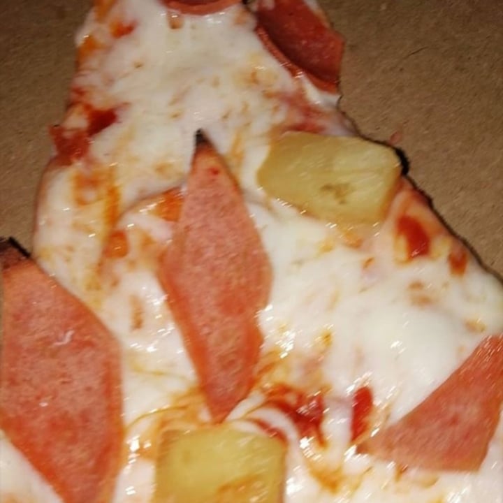 photo of Veggino's Pizza Pizza hawaiana shared by @friirussell on  07 May 2020 - review